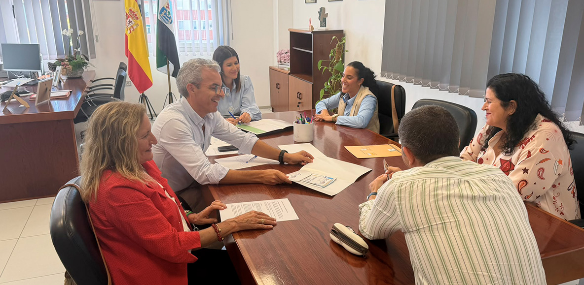 Reunión con Encarnación Solís, directora del SES